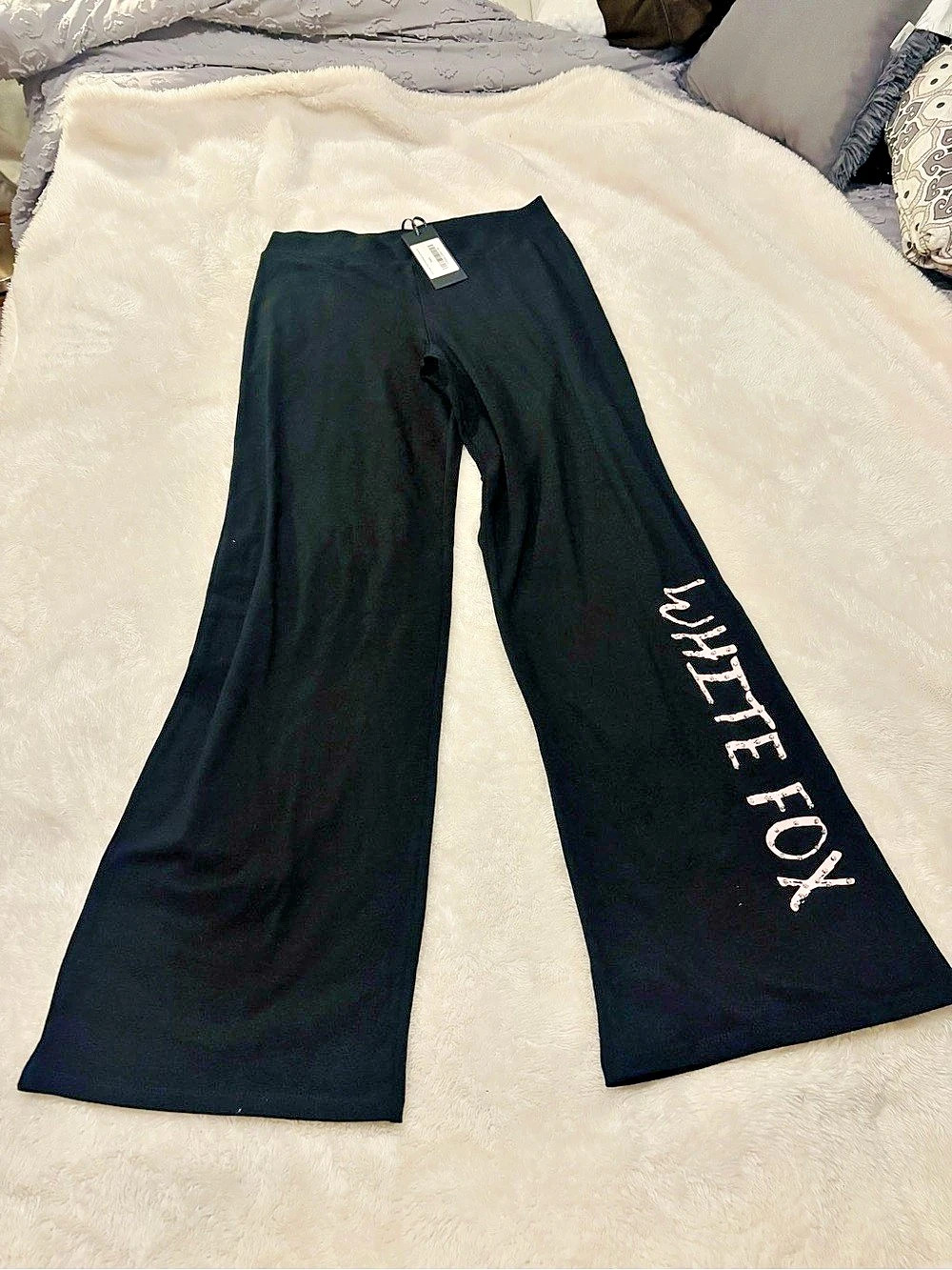 White Fox Graphic Flare Leggings in Black & Pink Size XL Like New